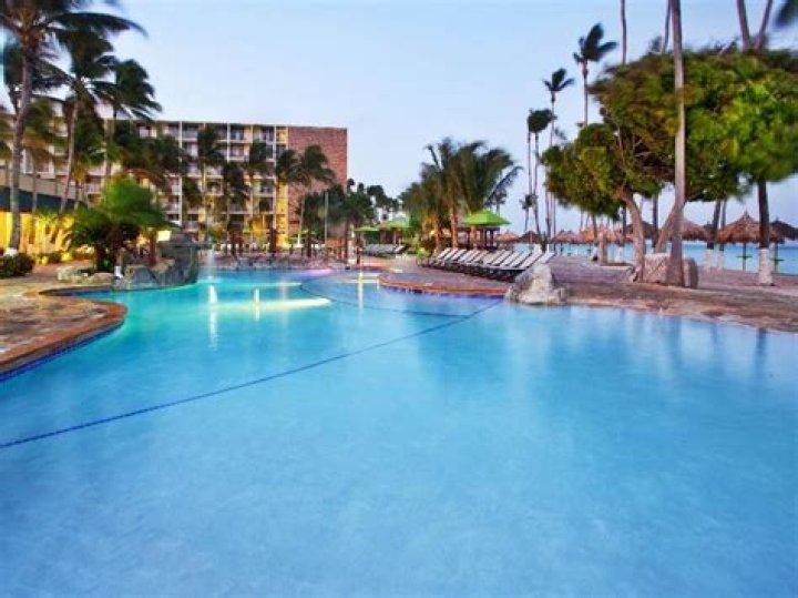 Sunspree Holiday Inn: Your Ultimate Beachfront Getaway