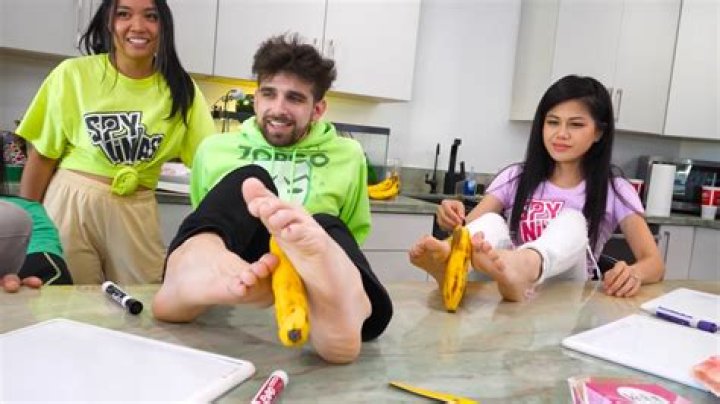 Vy Qwaint Feet: A Comprehensive Exploration of the Rising Star